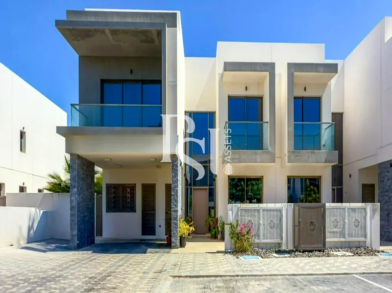 Single Row | Unfurnished | Luxury Living63849892245761110