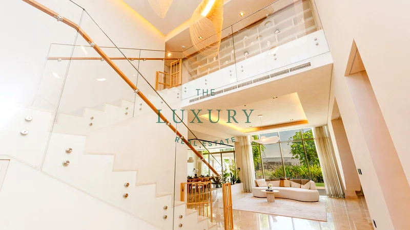 FULLY FURNISHED | END UNIT | EXCLUSIVE64043230065027112