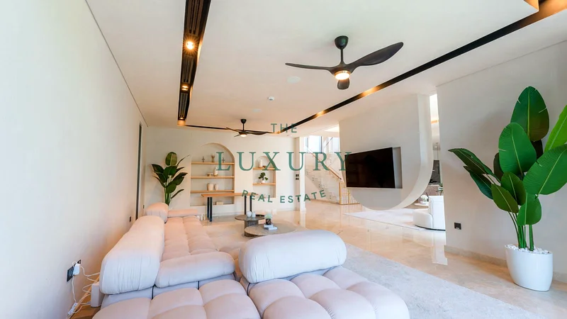 FULLY FURNISHED | END UNIT | EXCLUSIVE64043230065027114