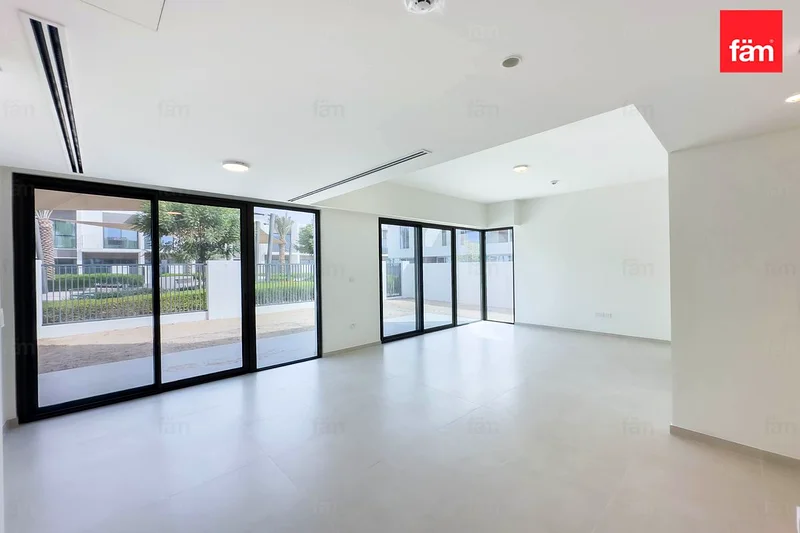 LARGE PLOT | CORNER UNIT | VASTU | NEAR TO PARK63947675196673114
