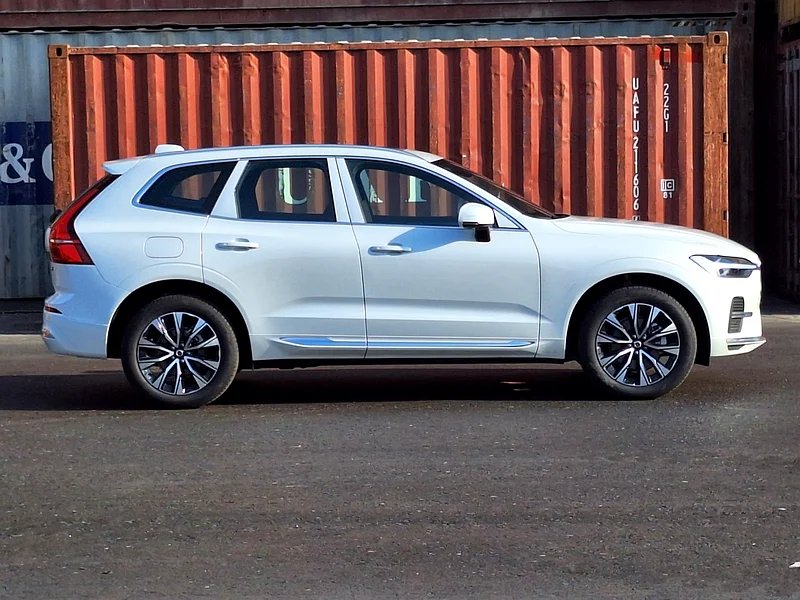 2025 VOLVO XC60 B5 CORE 2WD63398487372162113