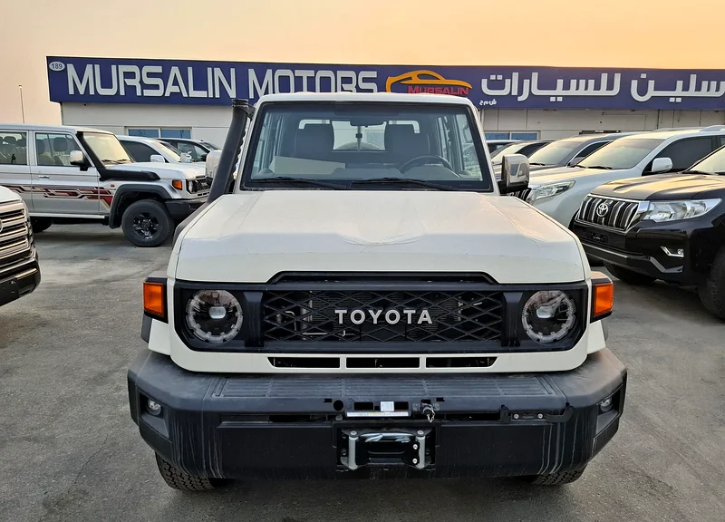 Toyota LC DC AT Pickup 2.8L 2024 White Diesel (Export Only)63166630290179111