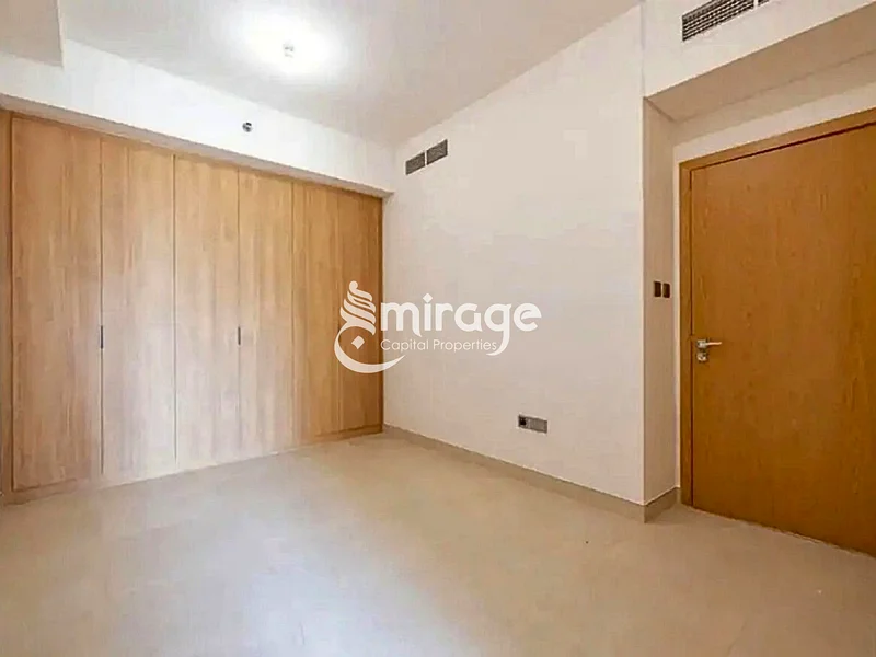 شقة أنيقة بـ 3 غرف نوم + غرفة خادمة | جديدة بالكامل | إطلالة على المسبح63843165873283114