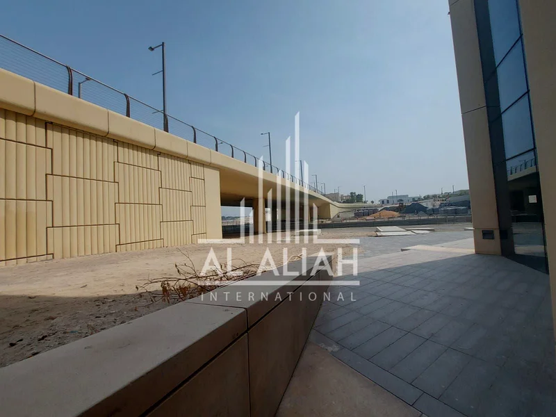 محل تجاري للإيجار | 1413 قدم مربع | بإطلالة على القناة63402706404609114
