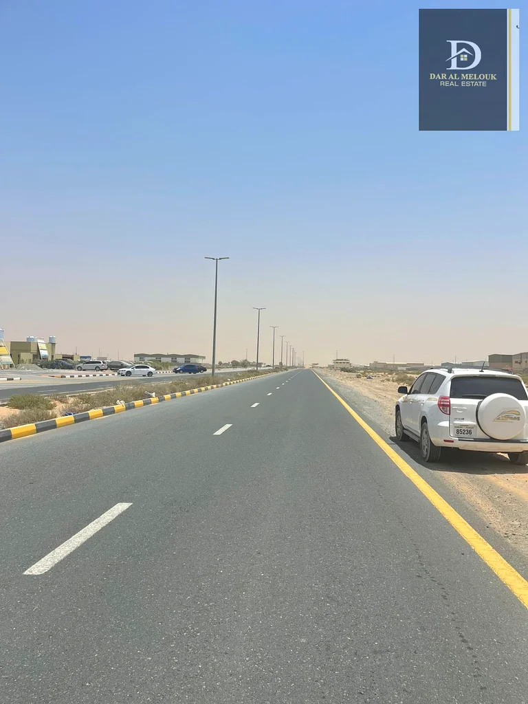 For sale in Sharjah, Al Sajaa Al Hanou area  20,000 sq ft industrial land  Warehouse permit for63819215908993110