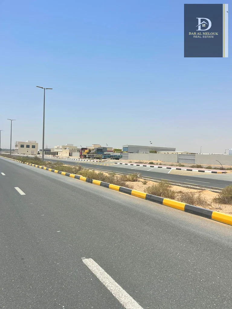 For sale in Sharjah, Al Sajaa Al Hanou area  20,000 sq ft industrial land  Warehouse permit for63819215908993111