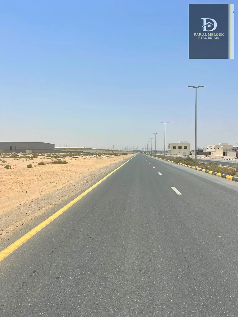 For sale in Sharjah, Al Sajaa Al Hanou area  20,000 sq ft industrial land  Warehouse permit for63819215908993113