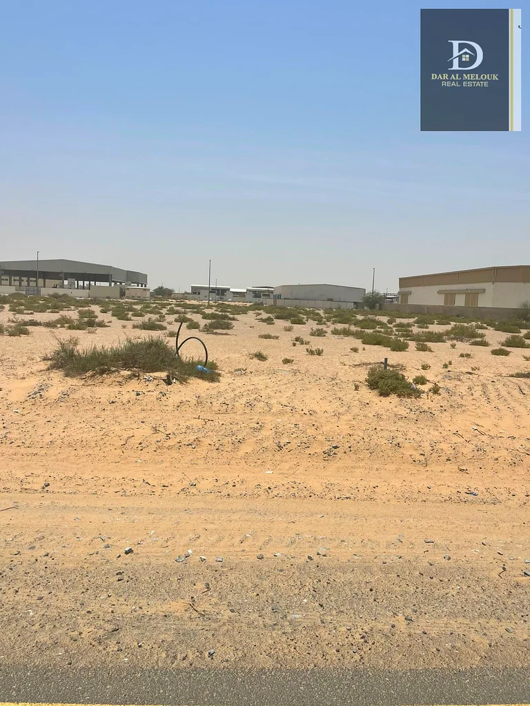 For sale in Sharjah, Al Sajaa Al Hanou area  20,000 sq ft industrial land  Warehouse permit for63819215908993112