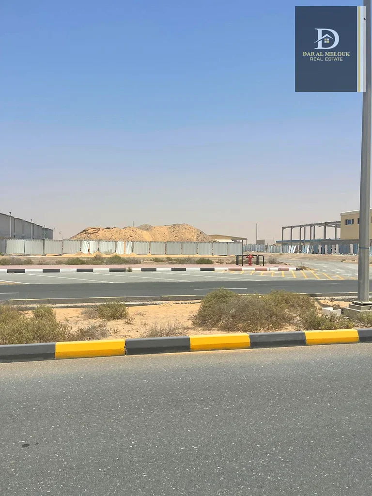 For sale in Sharjah, Al Sajaa Al Hanou area  20,000 sq ft industrial land  Warehouse permit for63819215908993114