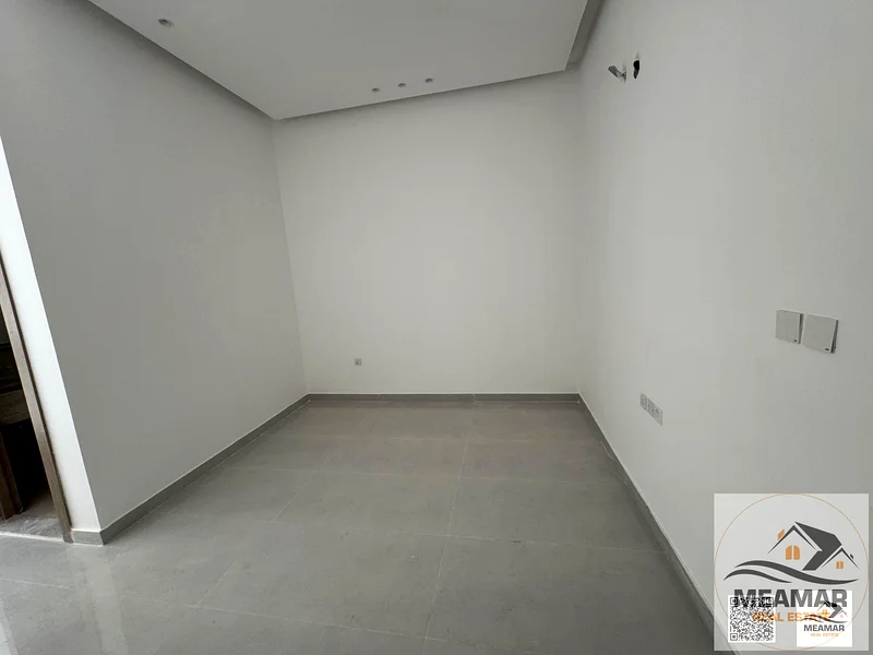 فيلا للإيجار مكوّنة من 5 غرف، بتشطيب فاخر، بسعر 80 ألف63304726636929113
