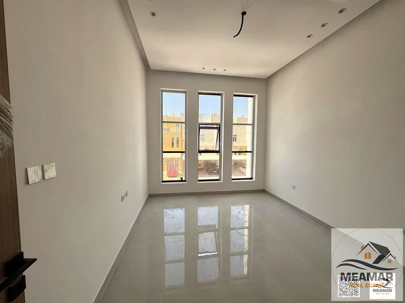 فيلا للإيجار مكوّنة من 5 غرف، بتشطيب فاخر، بسعر 80 ألف63304726636929114