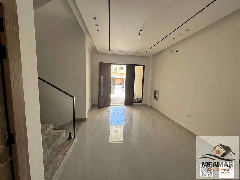 فيلا للإيجار مكوّنة من 5 غرف، بتشطيب فاخر، بسعر 80 ألف63304726636929111