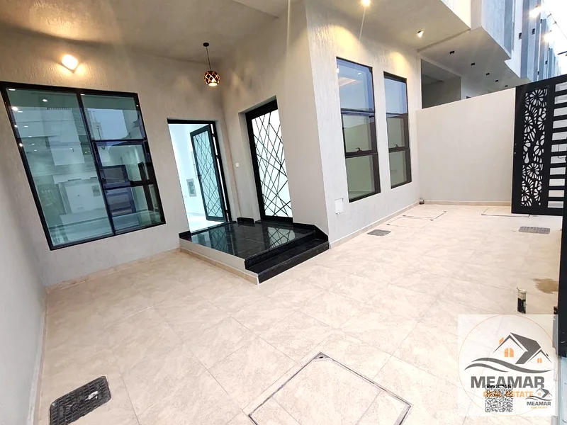 فيلا من 3 طوابق مع خزانة حائط، سقف وغرفة خادمة63304726179203111
