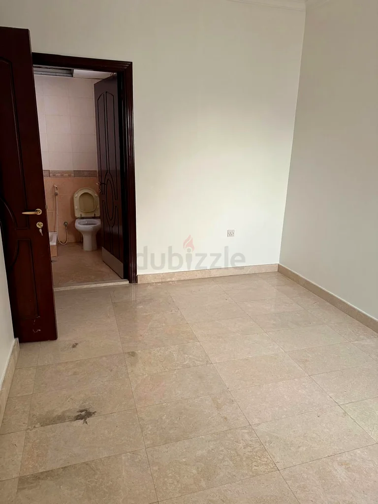 فيلا 6 غرف نوم للإيجار في الزعب، مباشرة من المالك بدون عمولة63228811223297113