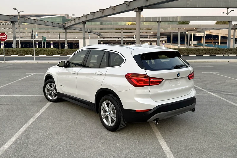 BMW X1 sDrive20i 2017 GCC Specs (Full AGMC Service History / 2 Keys / Single Owner)63406212627073113