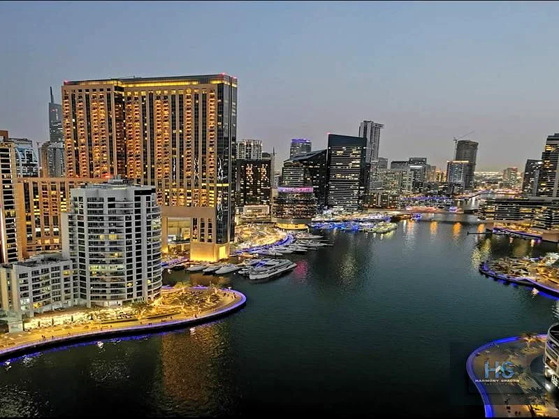 شقة واسعة من 3 غرف نوم - بدون رسوم مبرد - بإطلالة على القناة63773446430594111