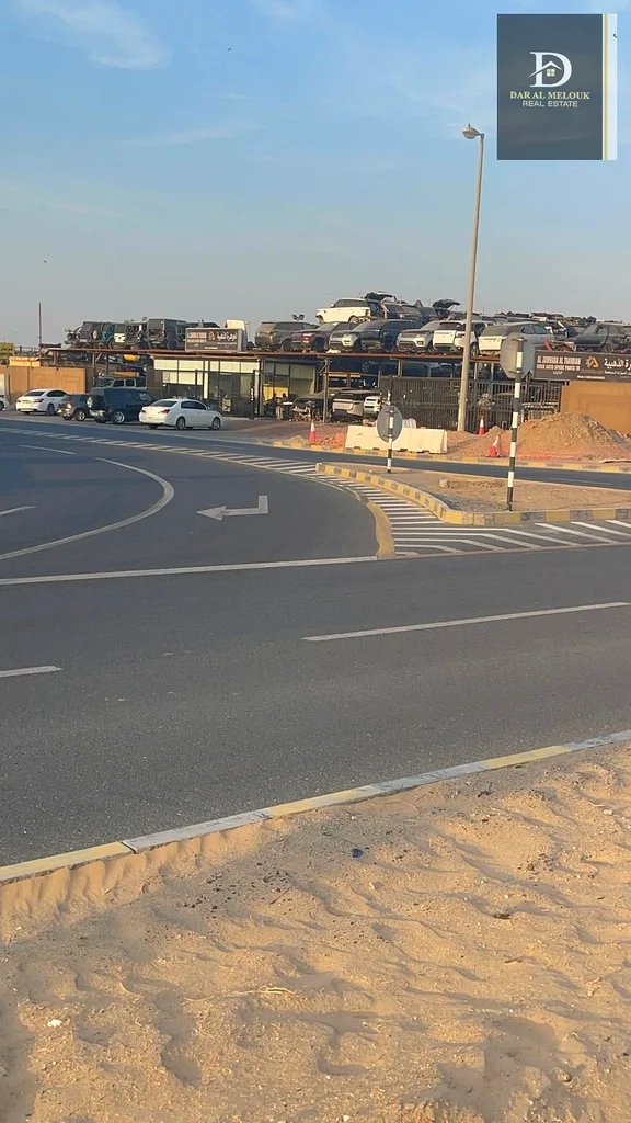 For sale in Sharjah, Al Sajaa area  20,500 square feet, Block No. 4  Consisting of 2 courtyards  2 shops on the street  97 square meters, excellent lo63818610364033114