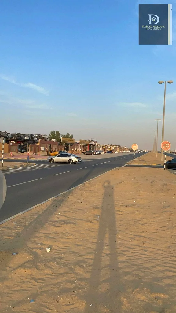 For sale in Sharjah, Al Sajaa area  20,500 square feet, Block No. 4  Consisting of 2 courtyards  2 shops on the street  97 square meters, excellent lo63818610364033112