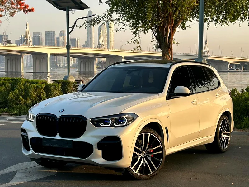 BMW x5... Model 2023...gcc specifications... No accidents... Super clean... Original paint63405750686594111
