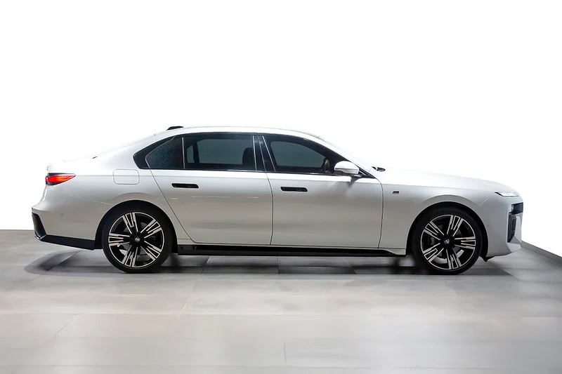BMW 735i M Sport Individual (Ref# 149957)63411930861443111