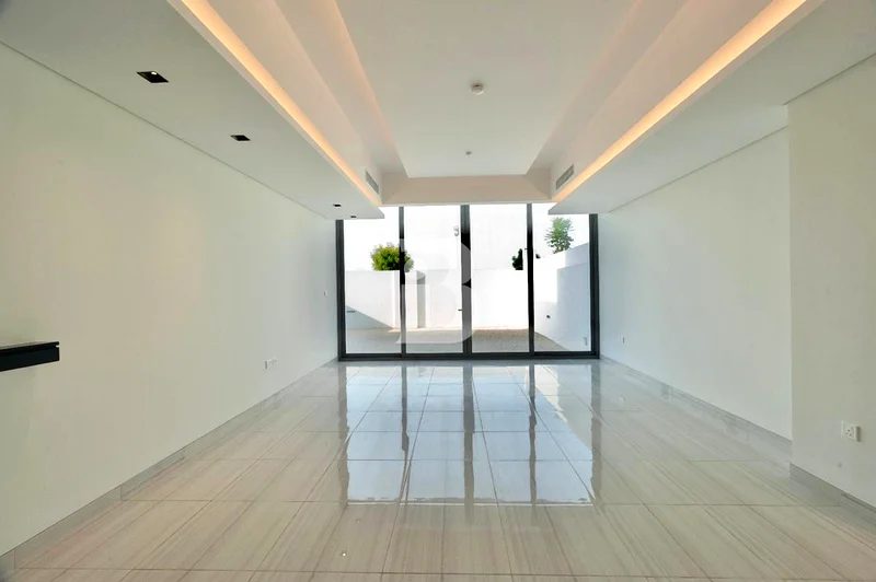 BRAND NEW|NEGOTIABLE|CLOSE TO FESTIVAL PLAZA63405181977089114