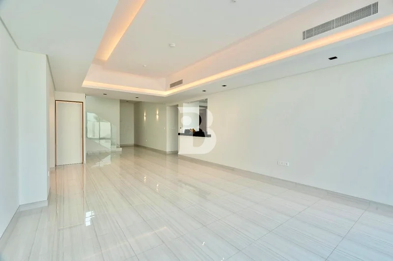 BRAND NEW|NEGOTIABLE|CLOSE TO FESTIVAL PLAZA63405181977089112