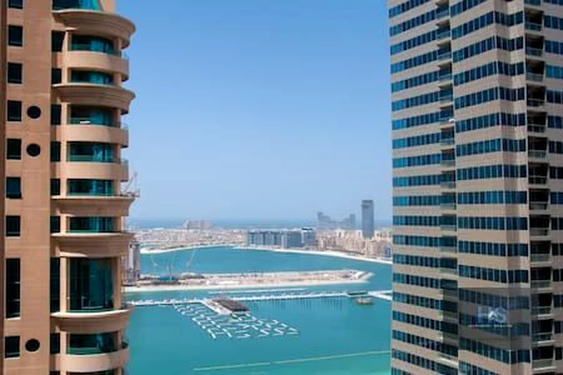 شقة مطلة على الواجهة المائية بغرفتي نوم في برج سلوفا64040580653571110