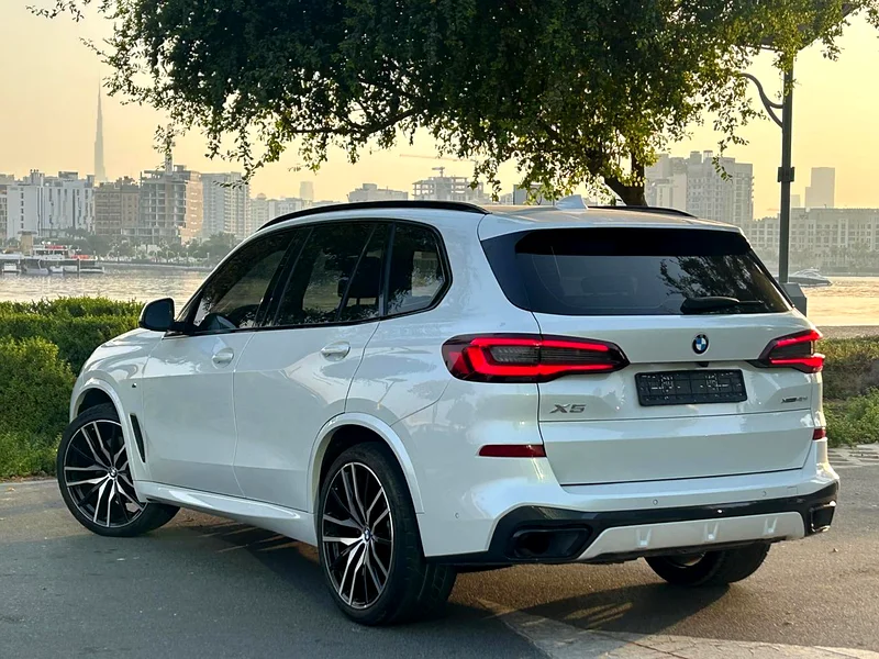 BMW x5... Model 2023...gcc specifications... No accidents... Super clean... Original paint63405750686594113