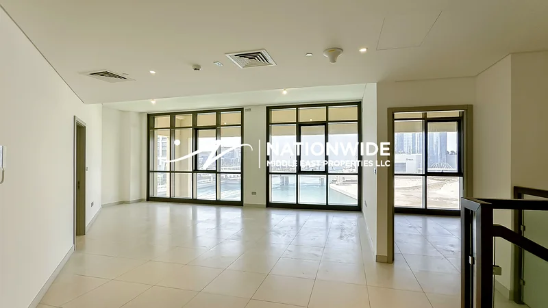 شاغرة | دوبلكس 3 غرف نوم | منطقة مميزة | إطلالة على القناة63841920538243111
