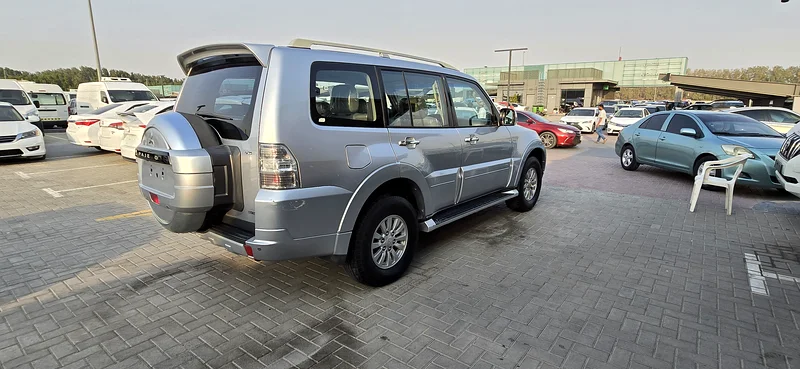 Mitsubishi pajero 2014 3.5L Mid option63398586989185111