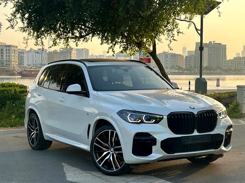 BMW x5... Model 2023...gcc specifications... No accidents... Super clean... Original paint63405750686594119