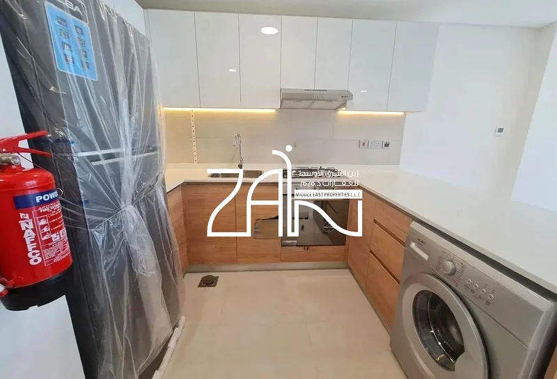 محل إقامة فاخر في طابق علوي مع شرفه وشقتين جاهز للسكن63843165936514113