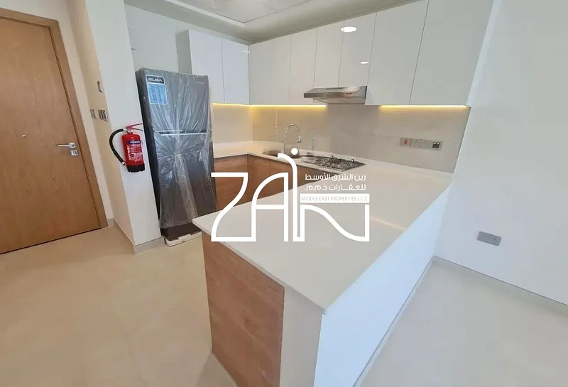 محل إقامة فاخر في طابق علوي مع شرفه وشقتين جاهز للسكن63843165936514112