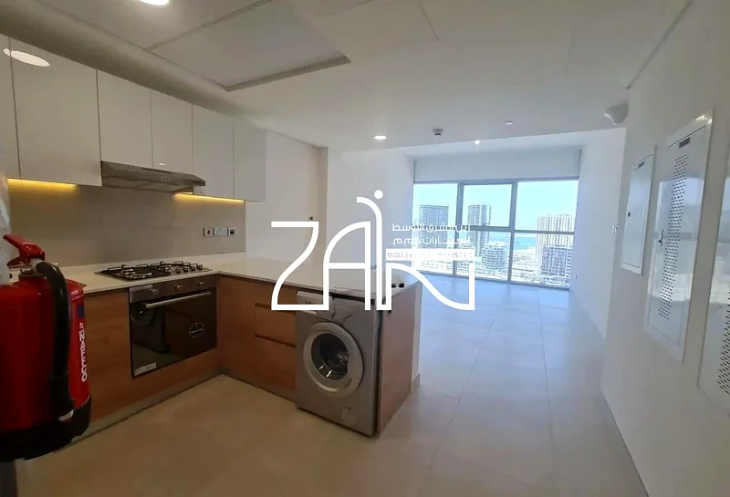 محل إقامة فاخر في طابق علوي مع شرفه وشقتين جاهز للسكن63843165936514111