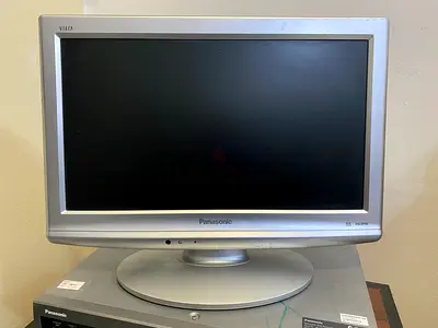 Panasonic LCD TV 19 with tuner and speakers built in