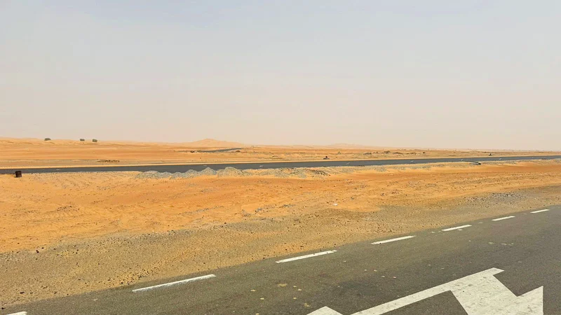 تقدم جولدن غالاكسي قطعة أرض صناعية ملكية خاصة بك للبيع بالكامل لصالات العرض / المستودعات / المكاتب63821057323139114