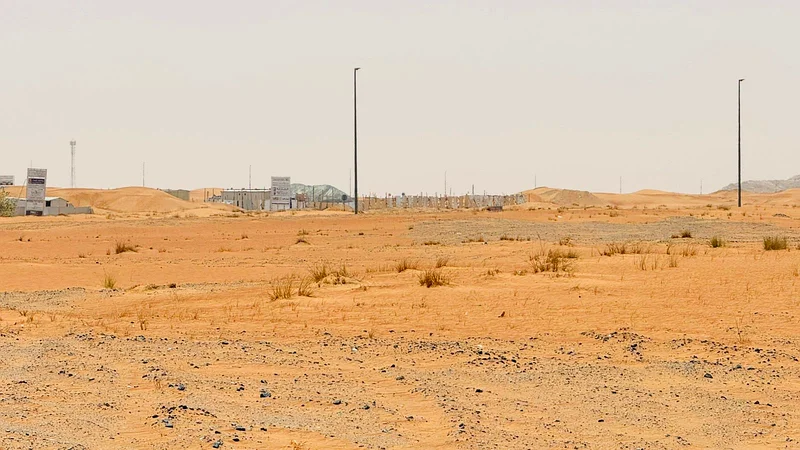 تقدم جولدن غالاكسي قطعة أرض صناعية ملكية خاصة بك للبيع بالكامل لصالات العرض / المستودعات / المكاتب63821057323139110