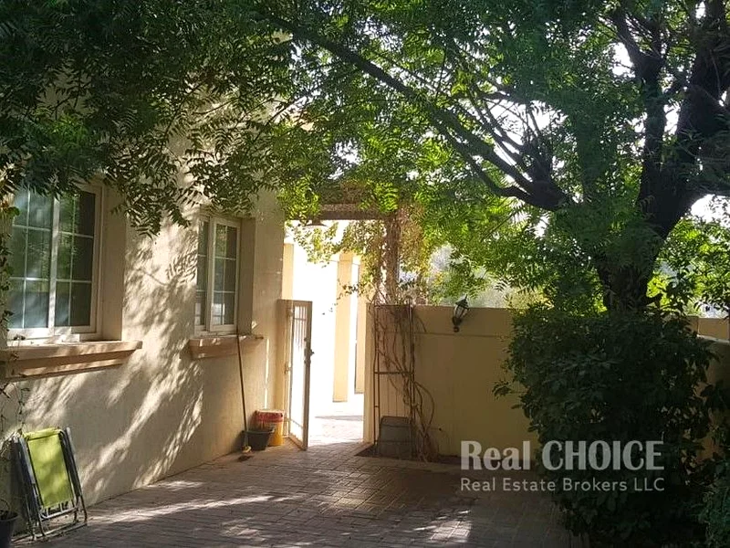 Single Row| Corner Unit| 2BD +Maids| Gazebo -Large garden63729311254914110