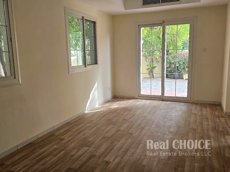 Single Row| Corner Unit| 2BD +Maids| Gazebo -Large garden63729311254914111