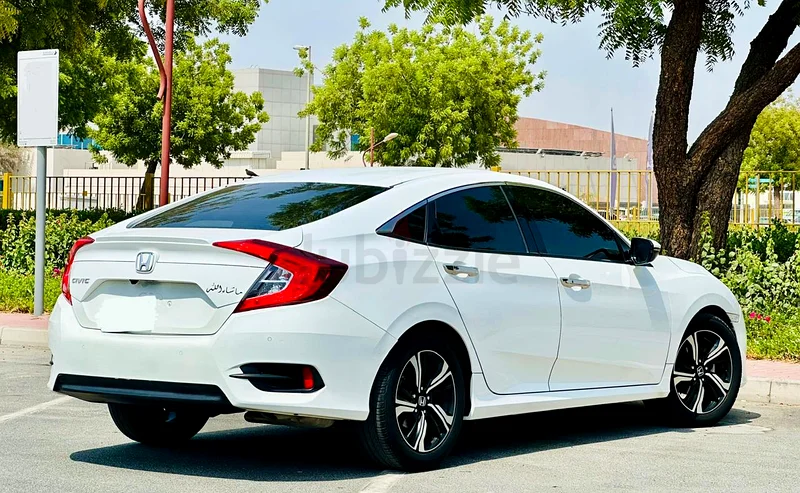 HONDA CIVIC GCC SPECS SINGLE OWNER FULL SERVICES HISTORY NO ACCIDENT IMMACULATE CONDITION63398548007299113