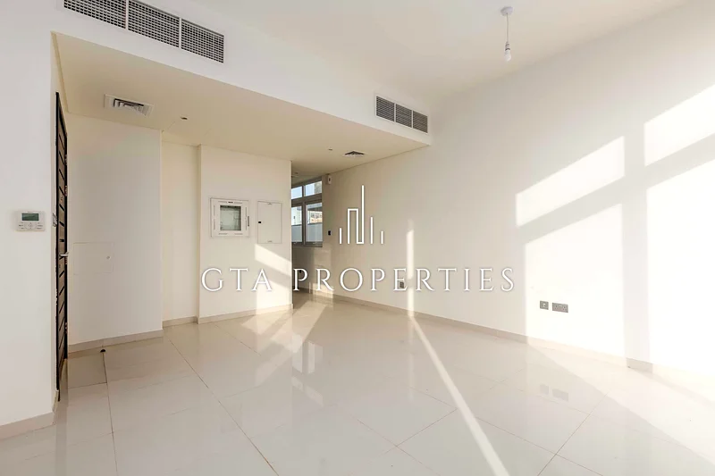 Vacant | Unfurnished | Private Garden64001701358466114