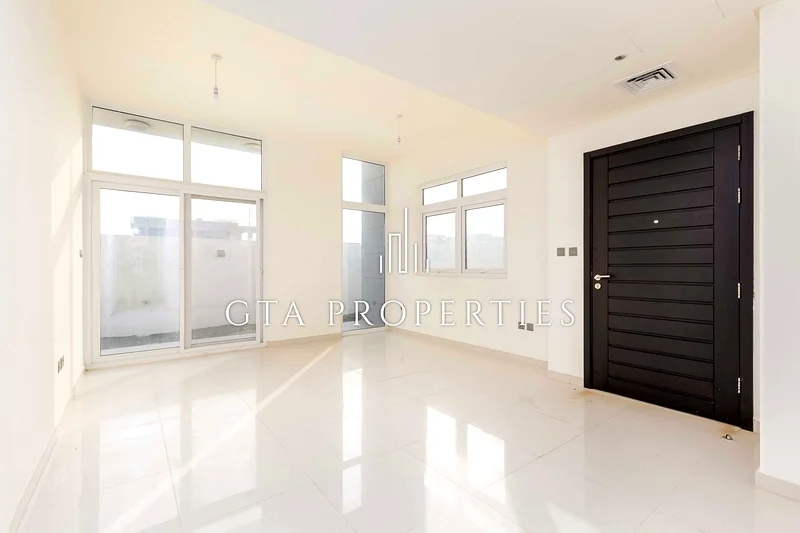 Vacant | Unfurnished | Private Garden64001701358466113