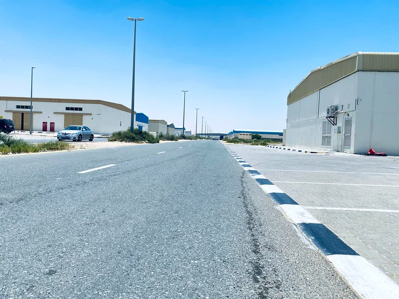 أرض صناعية / مستودع للبيع | أفضل موقع | ملكية حرة لجميع الجنسيات63819316208514114