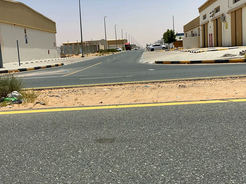 أرض صناعية / مستودع للبيع | أفضل موقع | ملكية حرة لجميع الجنسيات63819316208514113