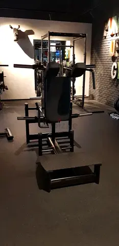 GYM 80 PURE KRAFT Squat Machine