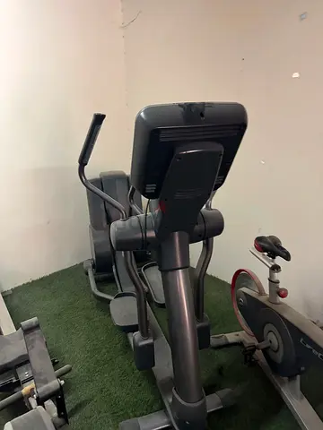 LifeFitness Elliptical Crostrainer, With Discovery Console