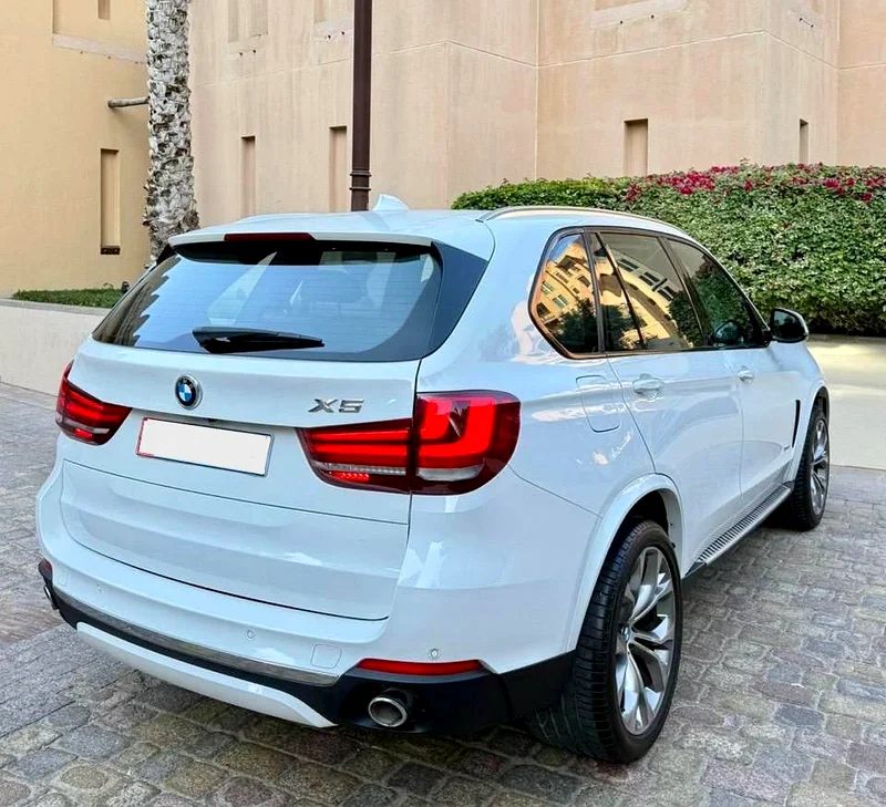 LOVELY BMW X5 V6 // HIGH OPTIONS // ACCIDENTS FREE // GCC // LOW MILEAGE // LIKE NEW63406212808578113