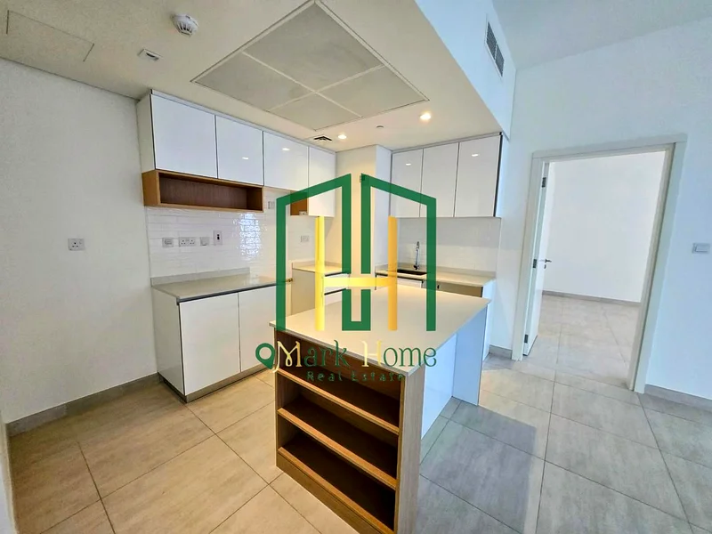 منظر البحر والبلاج | تخطيط مشرق | متاح الآن63403408517506112