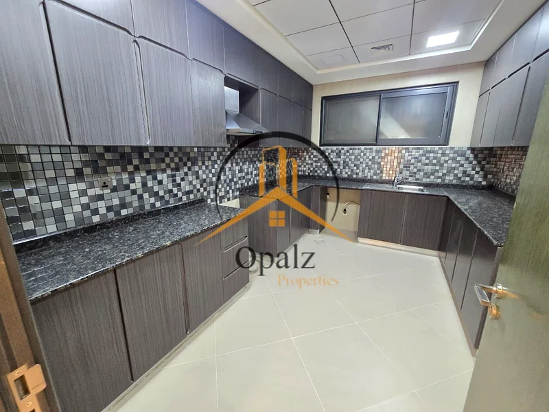 شقة واسعة بغرفة نوم واحدة مع متجر/غرفة خادمة (أدي)*63744527548674111
