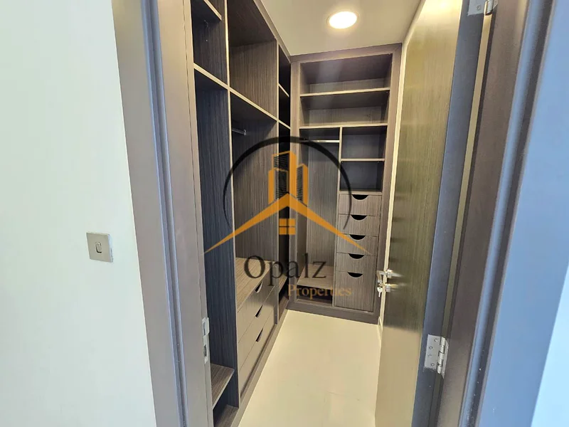 شقة واسعة بغرفة نوم واحدة مع متجر/غرفة خادمة (أدي)*63744527548674112